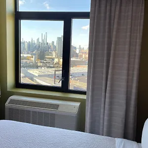 https://holiday-inn-express-long-island-city.us-newyorkcity.com